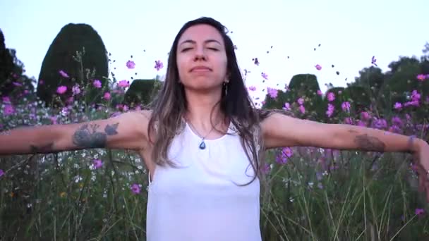Young Latin Woman Witha Tatoo Arm Breahting Calm Middle Beautiful — Stock videók