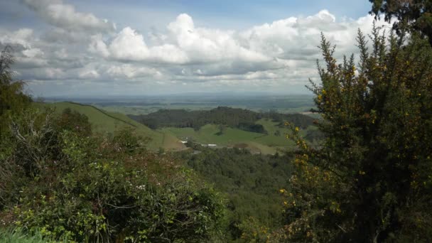 Stunning Landscape Green Mountains Meadow White Clouds Sky State Highway — Vídeo de Stock