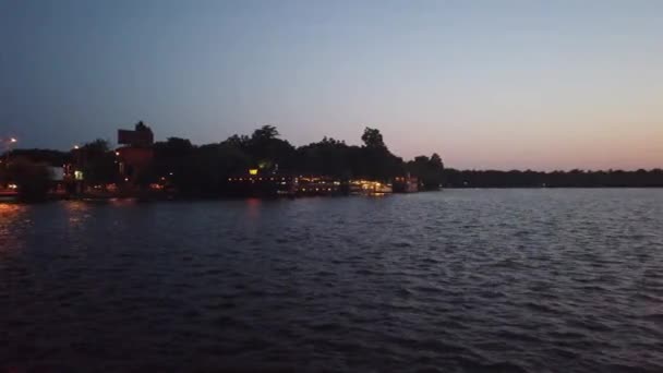 Park Lake Waves Sunset Beautiful Calm Scenery — Stockvideo