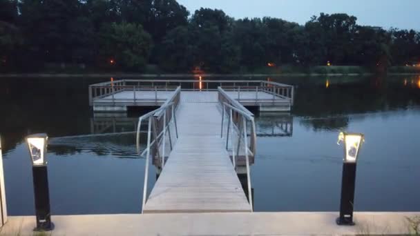 Walking Pontoon Lake Wooden Structure Water — Stockvideo