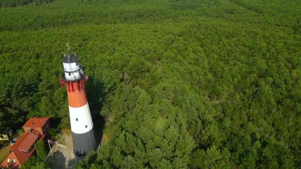 Drone Slow Pulls Out Reveals Stilo Lighthouse Green Forest Lighthouse — Stock videók