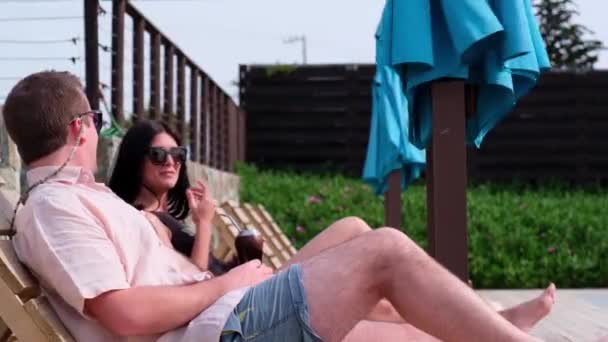 Latin Couple Enjoying Time Together Pool Sitting Chairs Pool Sunny — Αρχείο Βίντεο