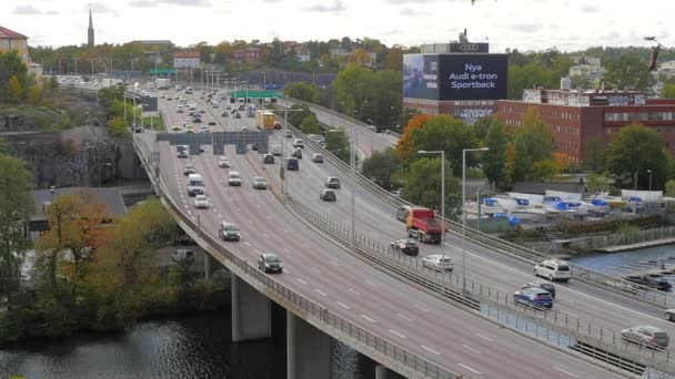 Stockholm Sweden 2020 Busy Afternoon Traffic Highly Trafficked Essingeleden Lorries — Stok video