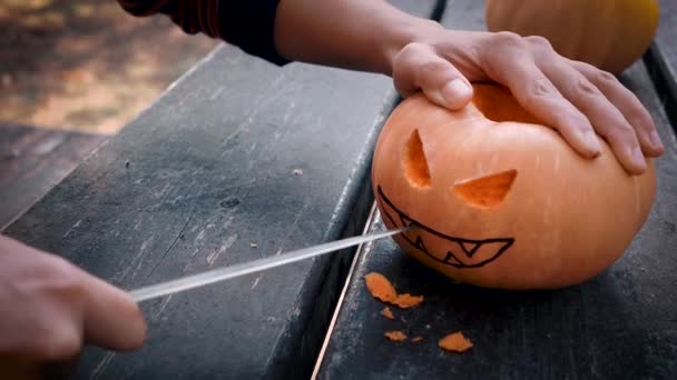 Woman Preparing Evil Pumpkin Halloween Knife — стоковое видео