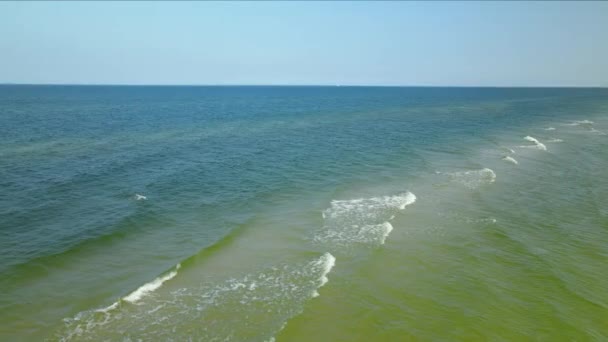 Beautiful Scenery Waves Splashing Shore Sunny Day Osetnik Beach Aerial — Stock video