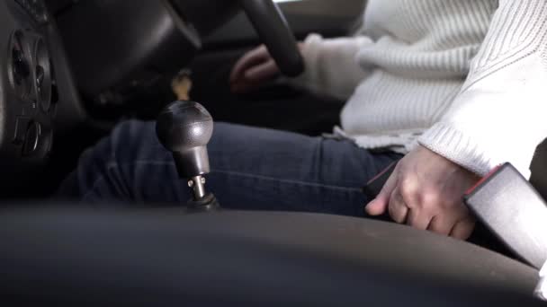 Female Driver Getting Out Car Interior Medium Shot — Wideo stockowe