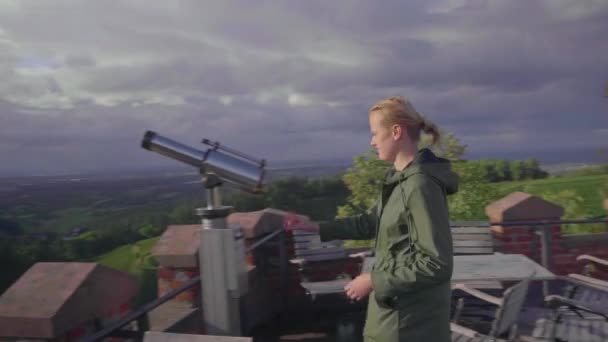 Blonde Girl Walking Telescope Patio Which Belongs Castle Top Mountain — Vídeos de Stock