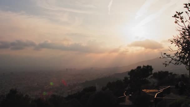 Панорамный Вид Город Барселона Точки Зрения Времени Заката Облаками Движущимися — стоковое видео