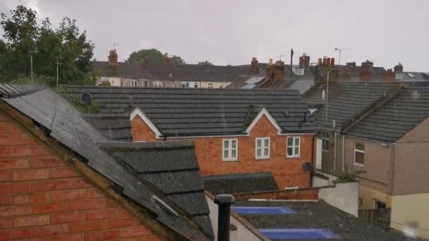 Heavy Downpour Rain Some Central Swindon Roof Tops — Stock videók