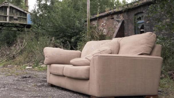 Couch Dumped Waste Land Medium Wide Panning Shot — Αρχείο Βίντεο