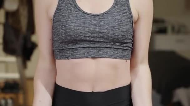 Close Young Woman Torso Whilst Lifting Weights Home Workout — Stock Video
