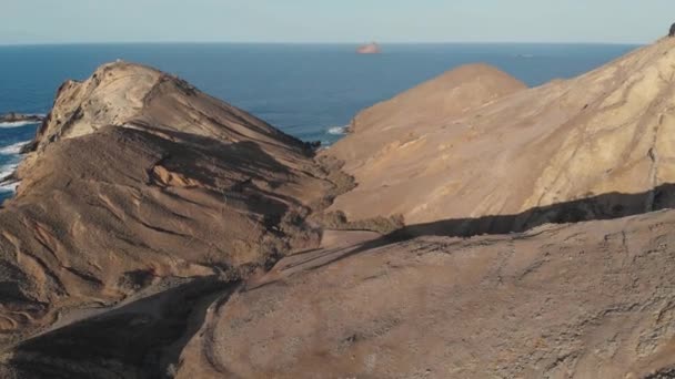 Portekiz Deki Porto Santo Adası Nın Kayalık Kayalık Çıkıntısı Üzerinde — Stok video