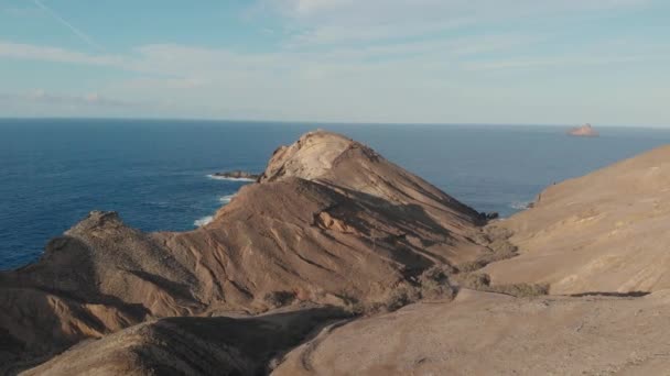 Drone Pov Survolant Promontoire Rocheux Île Porto Santo Portugal — Video