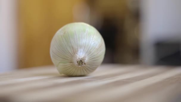 Static Shot Man Starting Prepare Onion Peeling — Stockvideo