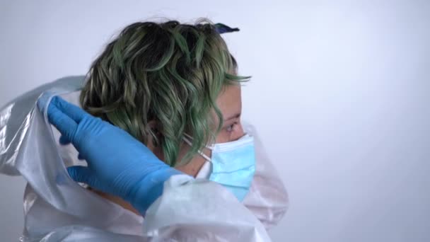 Nurse Profile Putting Hood Ppe Protective Suit — Vídeo de Stock