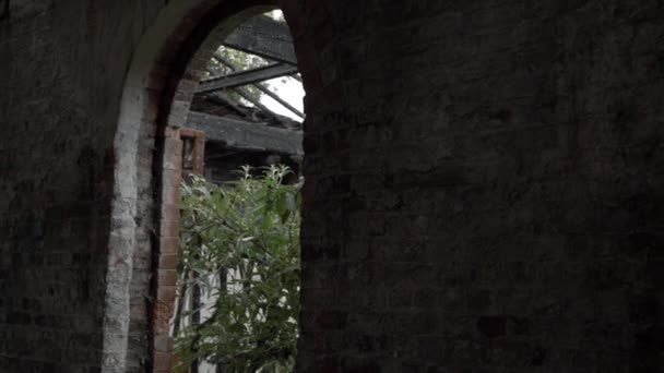 Archway Derelict Collapsed Urban Mill Medium Shot — ストック動画