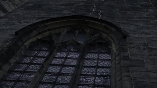 Looking Stained Windows Old English Church Medium Shot — Vídeos de Stock