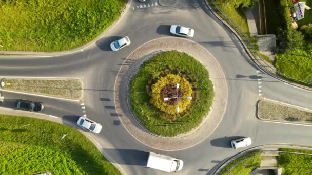 Vehicles Driving Roundabout Lubawa Warmian Masurian Voivodeship Poland Sunny Morning — Stock Video