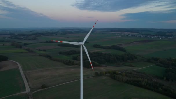 Red Tipped Windmill Overlooking Green Landscape Lubawa Poland Aerial — Stockvideo