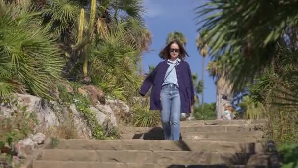 Young Woman Walking Steps Montjuic Mossen Costa Llobera Botanical Gardens — Vídeo de Stock