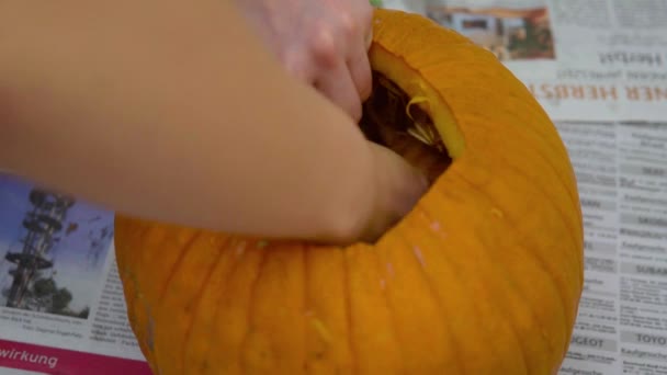 Pumpkin Carving Jack Lantern Female Bare Hands Seeds Insides Ripe — Vídeo de stock