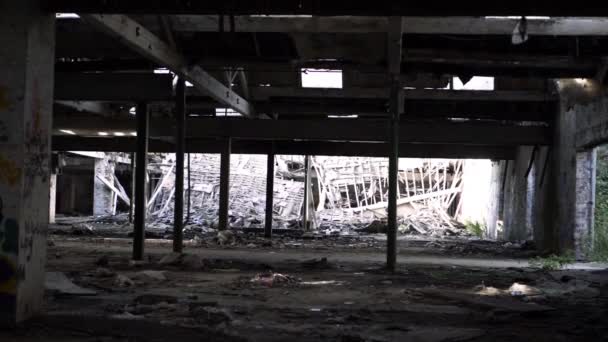 Derelict Collapsed Urban Building Wide Zoom Out Shot — Videoclip de stoc