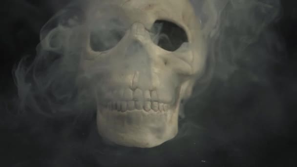 Human Skull Outpouring Smoke Fumes Medium Shot — Stock Video