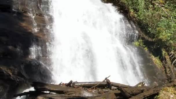 Waterfall Splashes Rocks Anna Ruby Falls North Georgia 60Fps — Stock Video