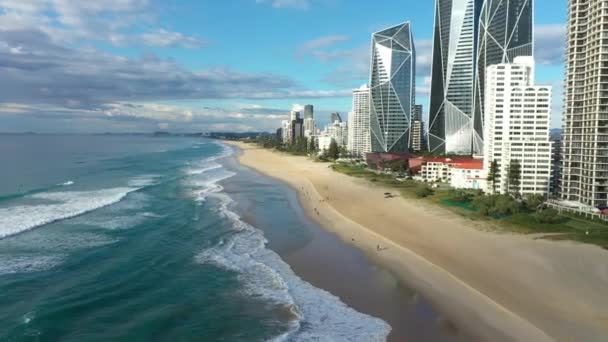 Skyscrapers Gold Coast Braodbeach Australia Golden Sand Wild Surf — Video Stock