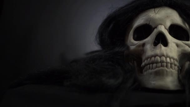 Creepy Skull Black Hair Dark Background Medium Panning Shot — ストック動画