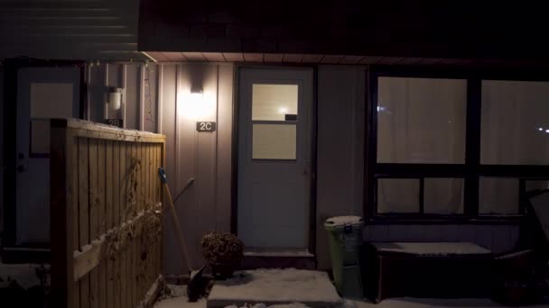 Walking Back Door Brightly Lit Townhouse Night Winter Snow Shovel — Stok video