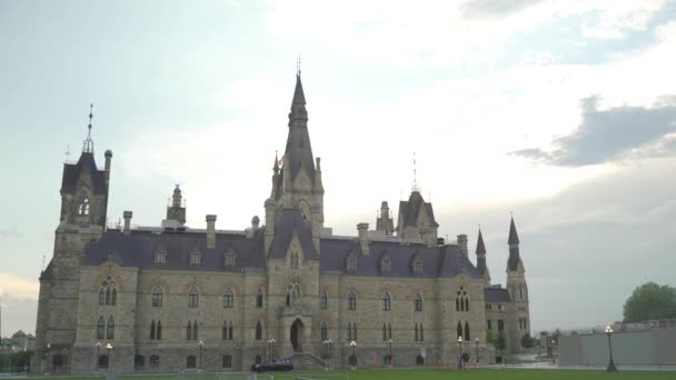 Parliament Hill Buildings Ottawa Ontario Canada Backdrop Sunset Blue Skies — Video Stock