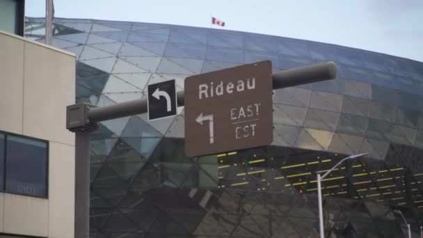 Street Sign Turn Rideau Shaw Centre Ottawa Ontario Canada Summer — Vídeo de Stock