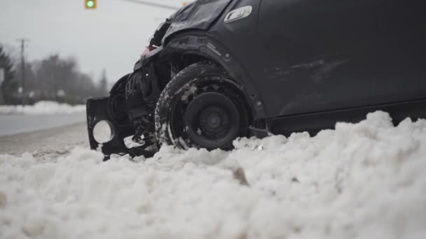 Damage Crashed Car Side Snowy Road — Αρχείο Βίντεο