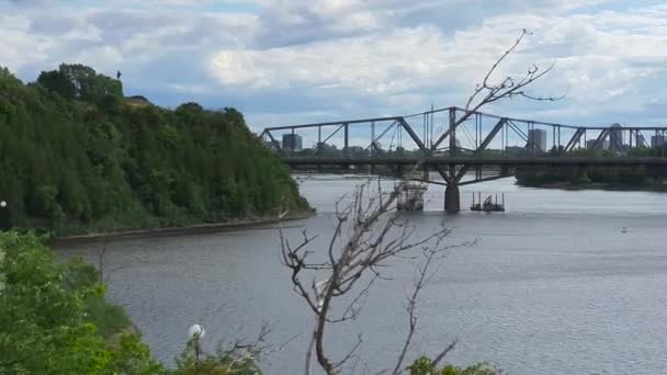 River Bridge Boats Downtown Ottawa Ontario Canada Summer — стоковое видео