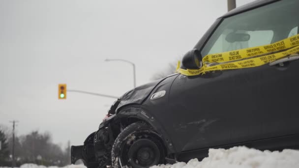 Crashed Vehicle Stop Light Snowy Raod — Stockvideo