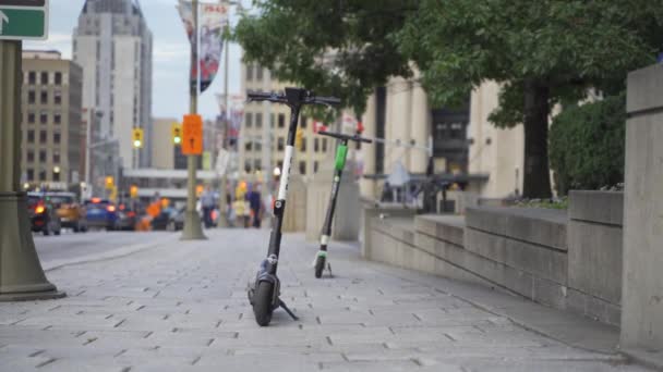 Scooters Electric Scooters Rent Downtown City Ottawa Ontario Canada — Stockvideo