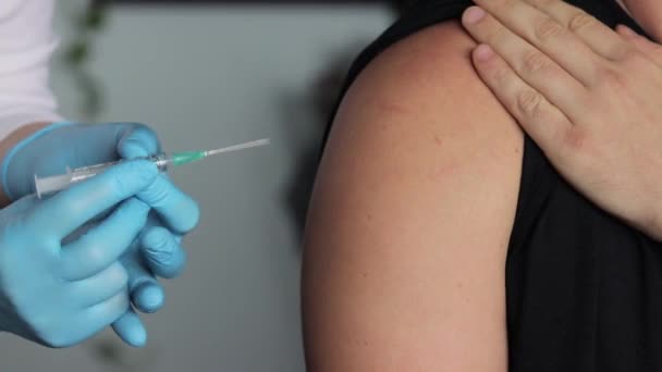 Close Shot Nurse Injecting Vaccine Patient Arm Cleaning Sterile Gauze — Stock Video