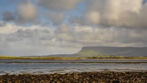 Time Lapse Sea Coast Ireland Hills Distance Moving Clouds Sky — 비디오