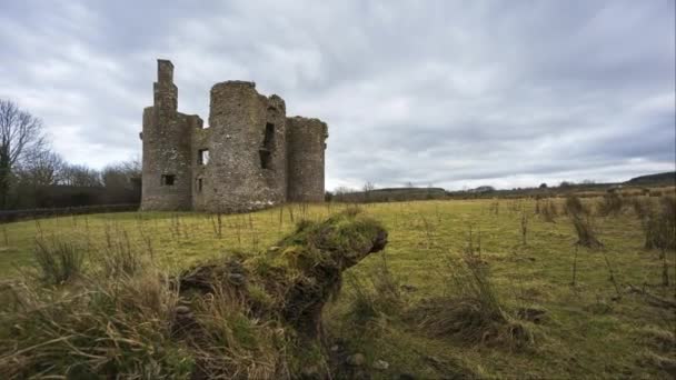 Time Lapse Medieval Castle Ruin Rural Countryside Ireland Sunny Cloudy — Vídeos de Stock