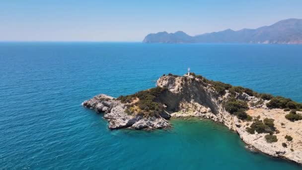 Drone Flight Island Which Lighthouse Mediterranean Sea Background Mountains Horizon — Αρχείο Βίντεο