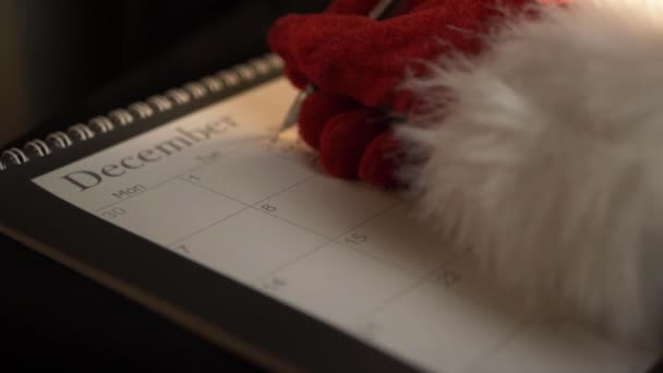 Santa Scrittura Nel Calendario Natale Scatto Medio — Video Stock