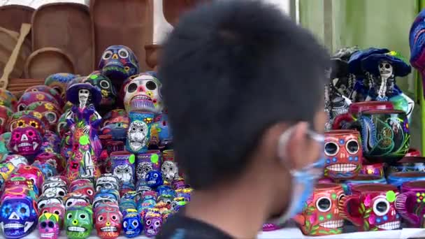 Mexican Art Handcraft Catrin Catrina Fugures Made Pottery — Stock video