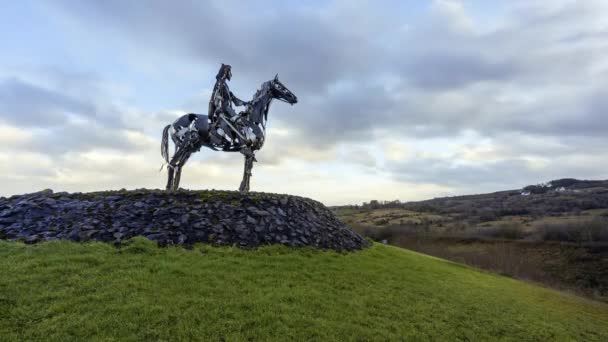 Time Lapse Gaelic Chieftain Modern Art Metal Statue County Roscommon — Stockvideo