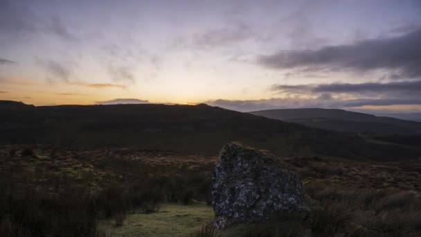 Time Lapse Paesaggio Rurale Remoto Erba Alberi Rocce Durante Giorno — Video Stock