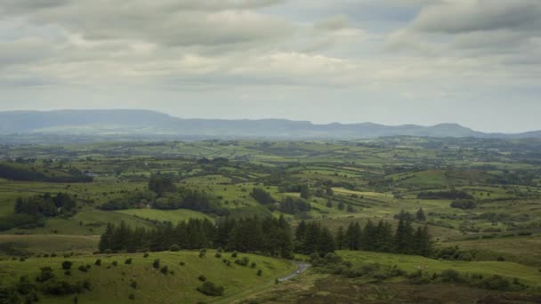 Prazo Validade Paisagem Rural Natureza Agrícola Durante Dia Irlanda — Vídeo de Stock