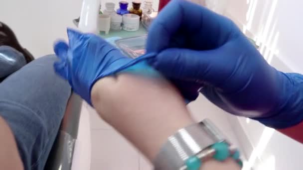 Dentist Woman Putting Her Gloves — Video Stock