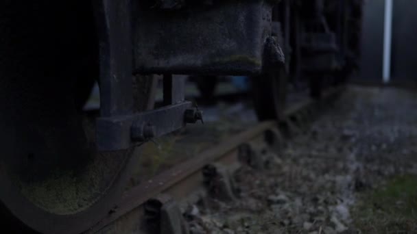 Trein Wiel Het Spoor Close Lage Zoom Schot — Stockvideo