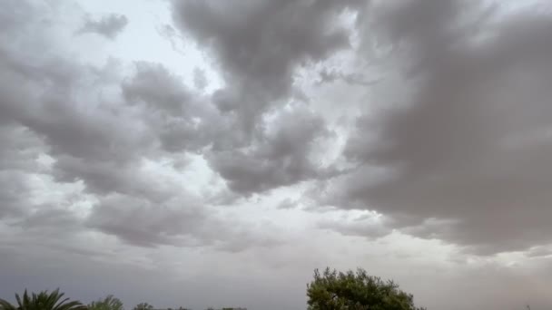 Stormwolken Die Door Lucht Rollen — Stockvideo