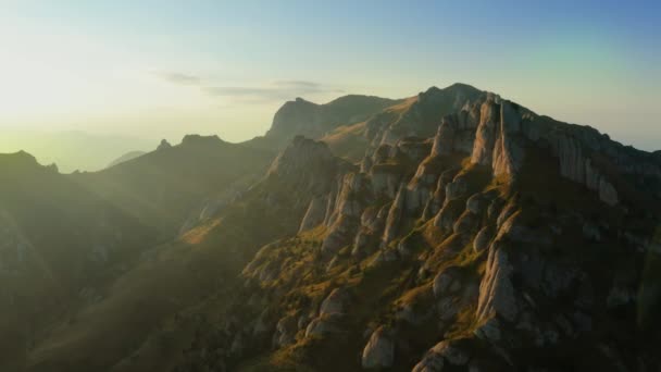 Vista Del Dron Sobre Pico Ciucas Atardecer Hermosos Paisajes Montaña — Vídeos de Stock